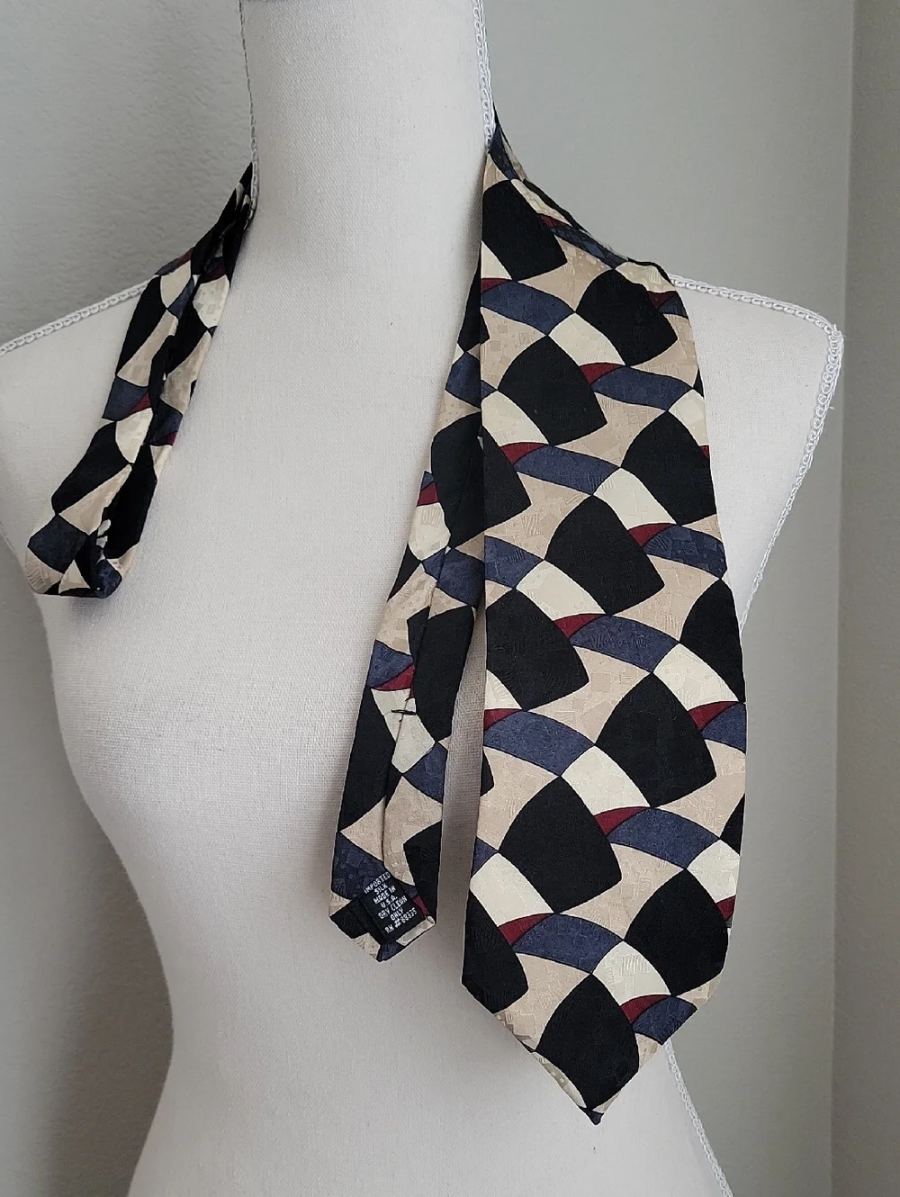 Ziggurat tie modern
